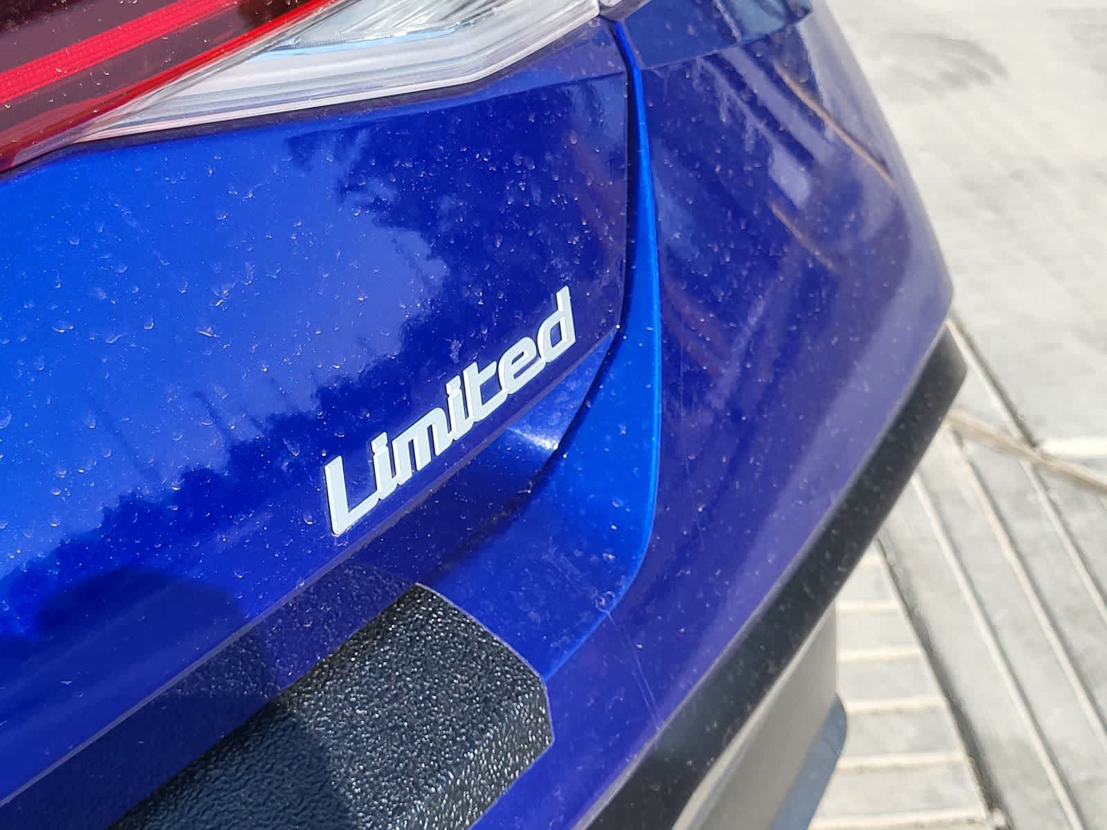 2025 Hyundai Elantra Limited - Photo 11