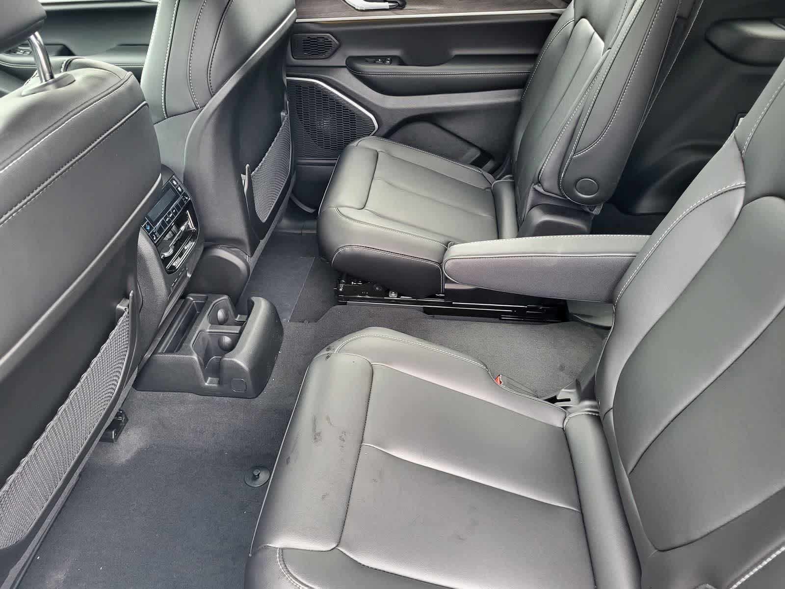 Thumbnail: 2026 Jeep Grand Cherokee L - 20