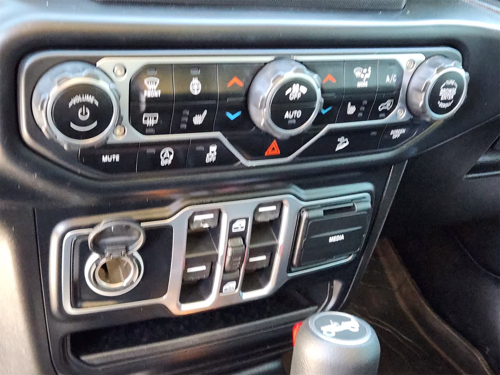 Thumbnail: 2020 Jeep Wrangler - 21