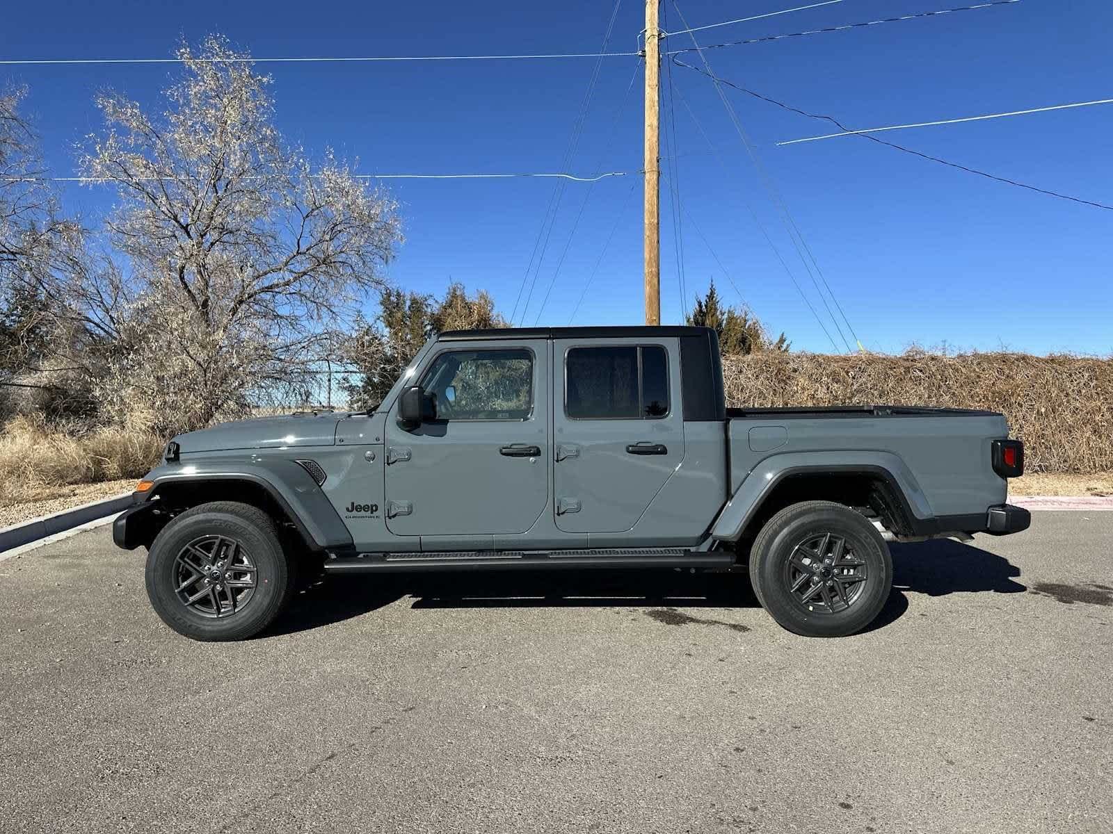 Thumbnail: 2025 Jeep Gladiator - 13