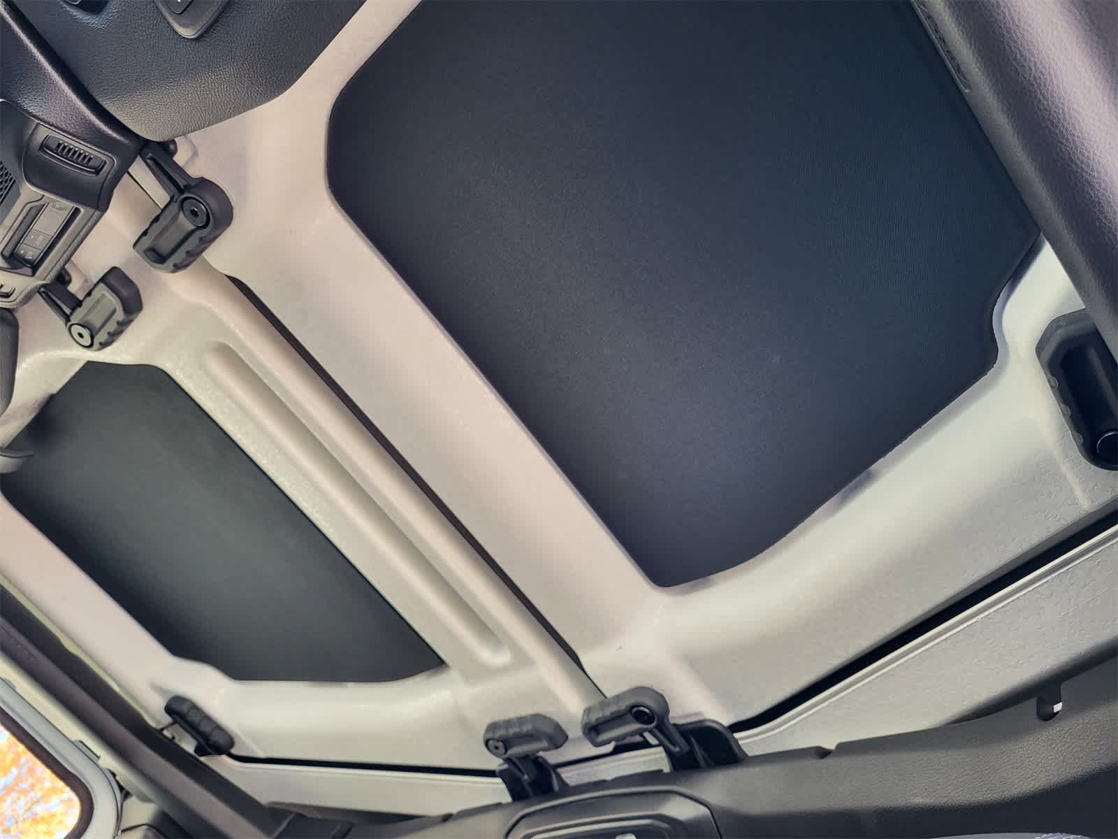 Thumbnail: 2025 Jeep Gladiator - 17