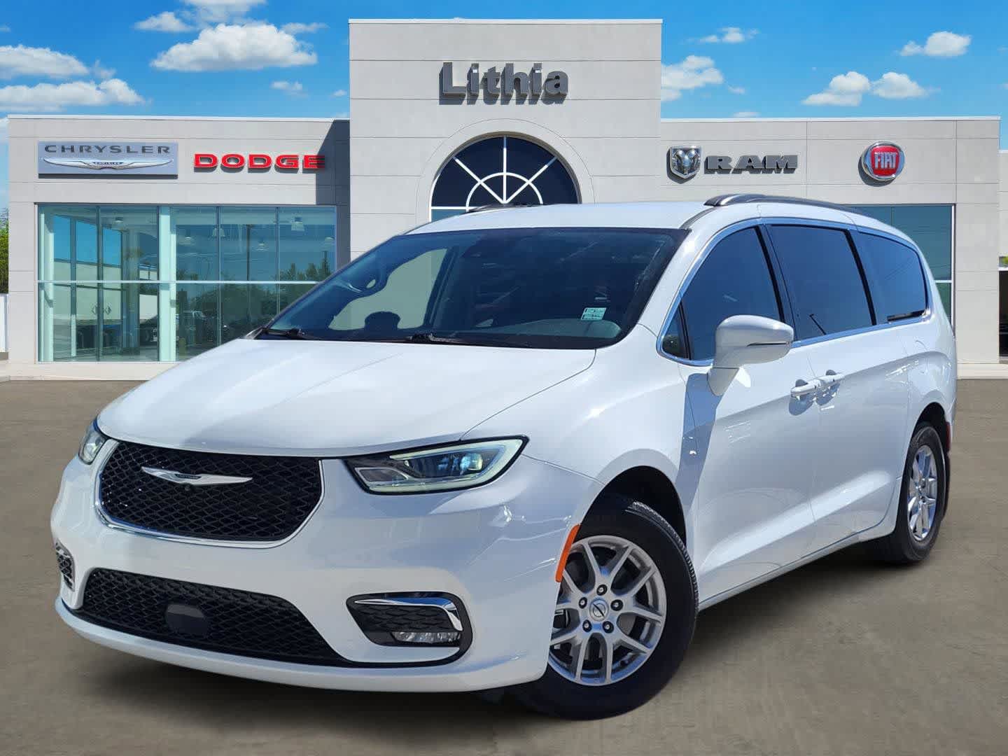 2022 Chrysler Pacifica Touring L's photo
