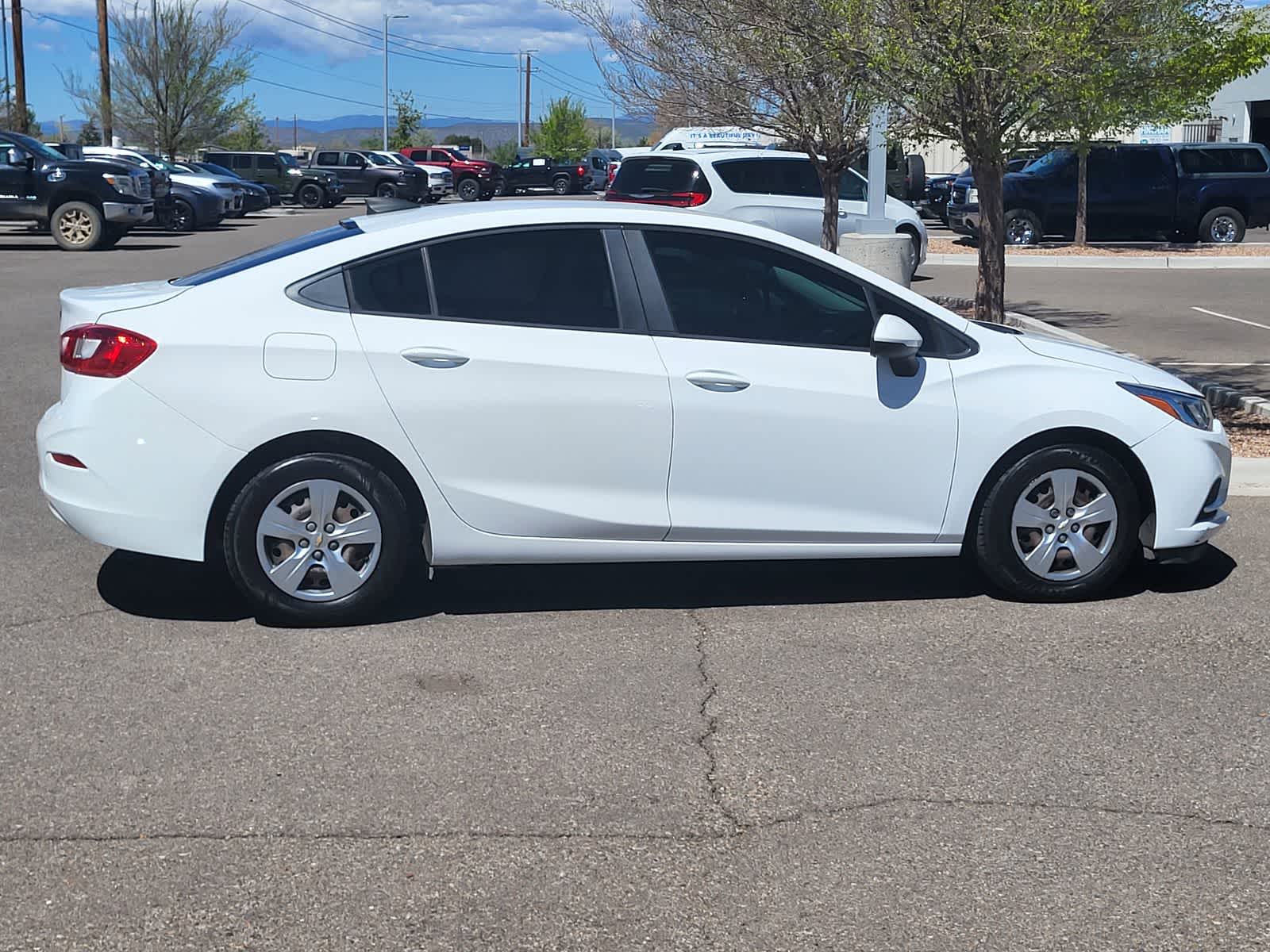 Thumbnail: 2017 Chevrolet Cruze - 4