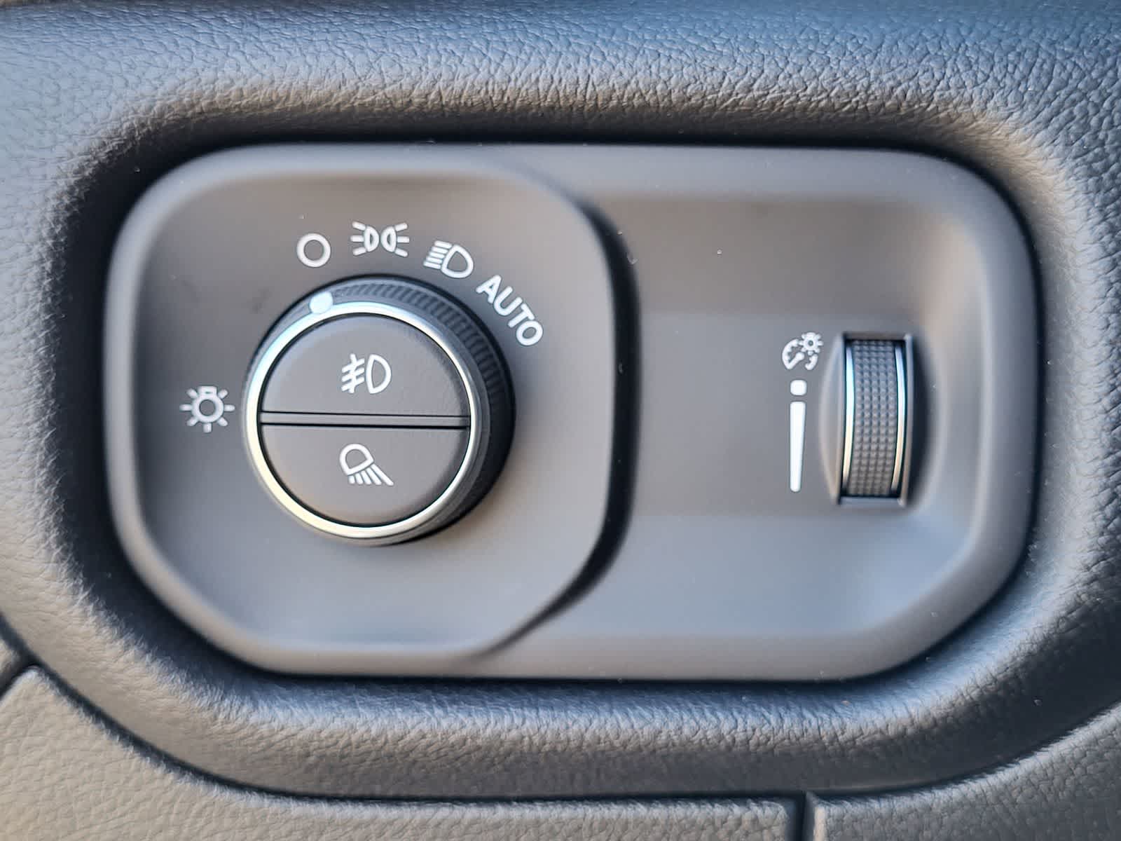 Thumbnail: 2026 RAM 1500 - 17