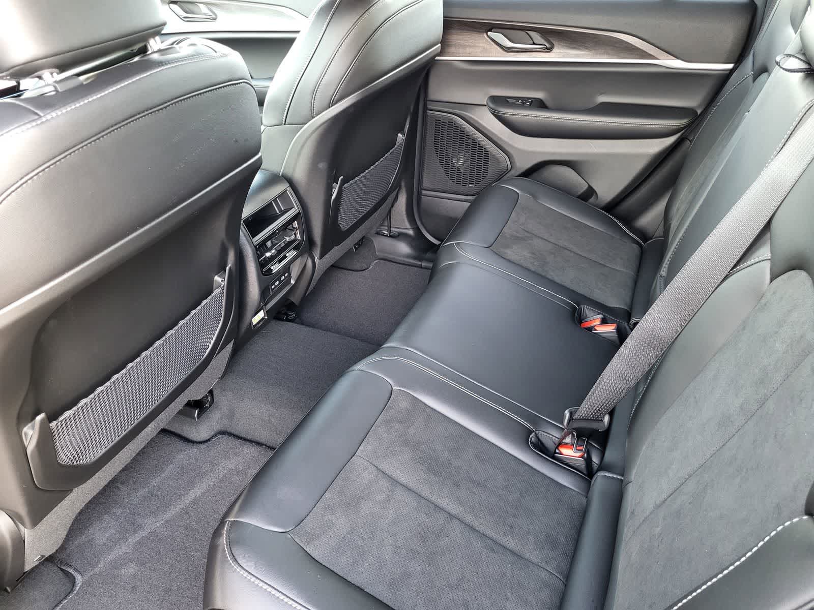 Thumbnail: 2026 Jeep Grand Cherokee - 20