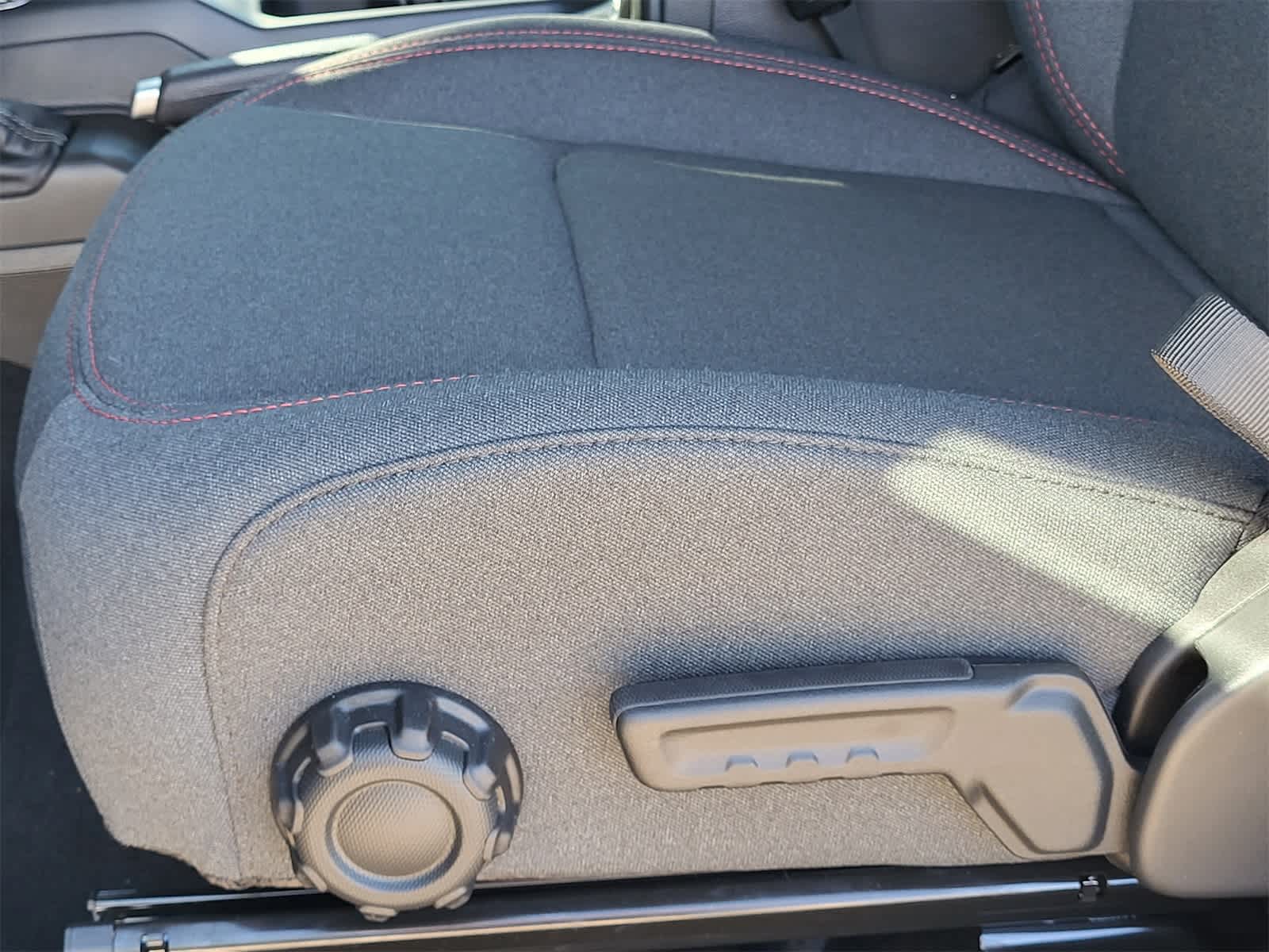 Thumbnail: 2025 Jeep Gladiator - 16