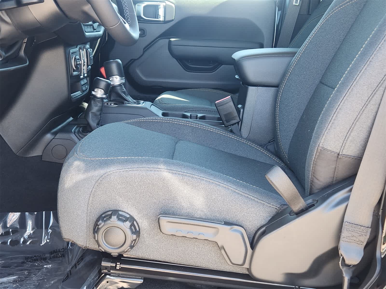 Thumbnail: 2025 Jeep Wrangler - 12