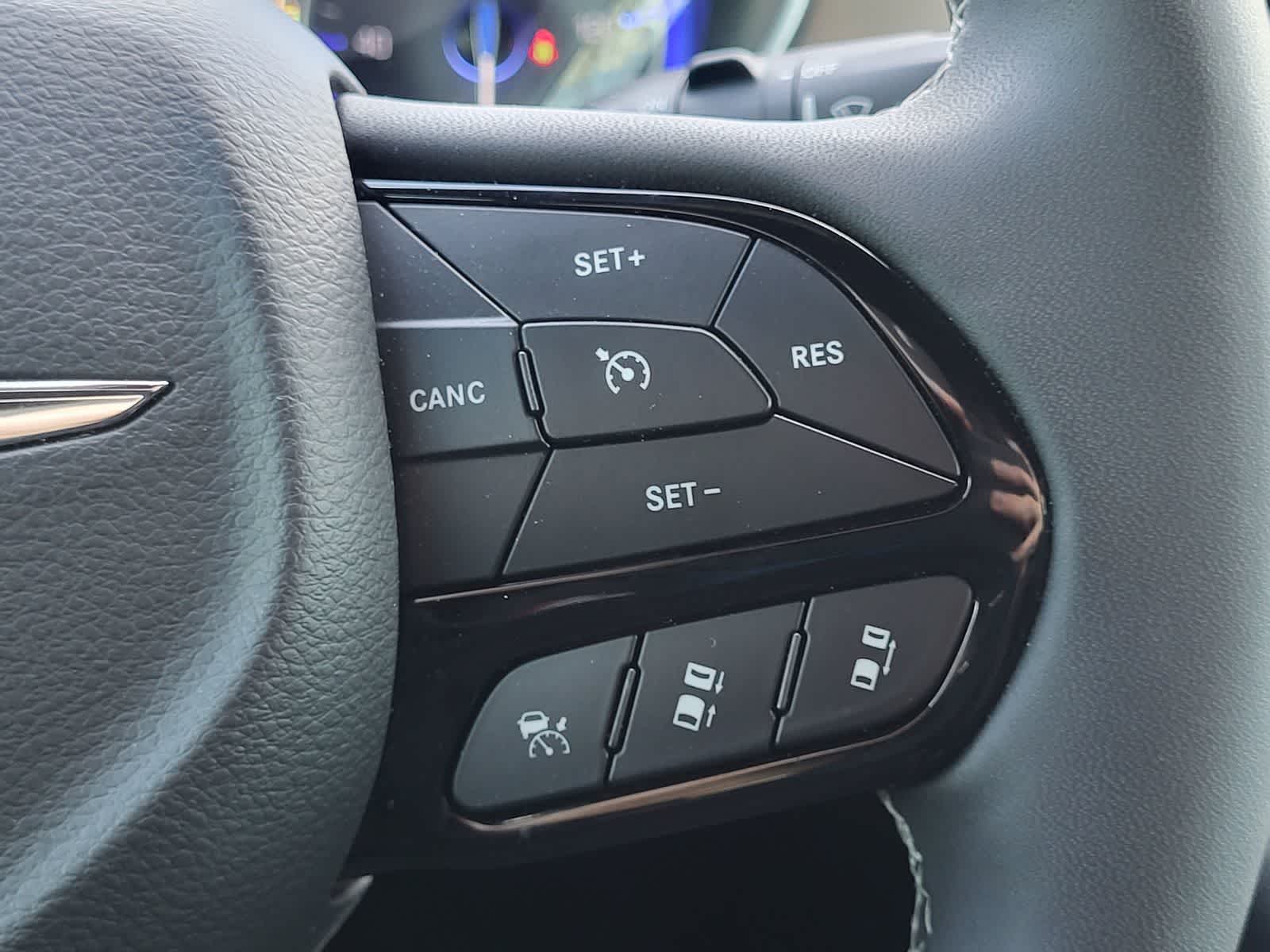 Thumbnail: 2023 Chrysler Pacifica - 18