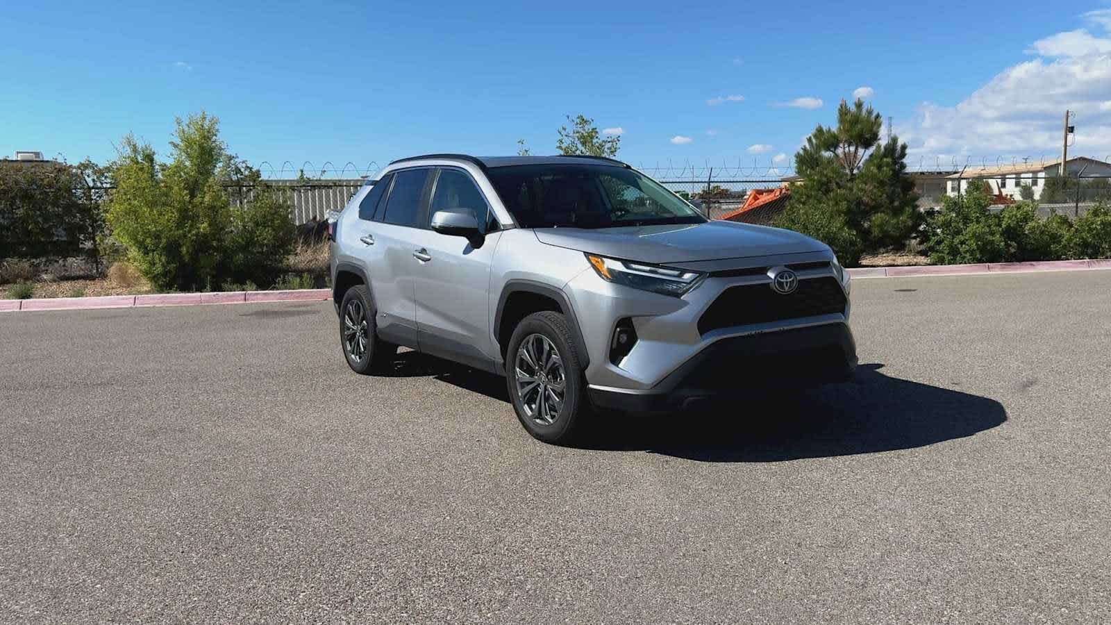 Thumbnail: 2022 Toyota RAV4 - 2