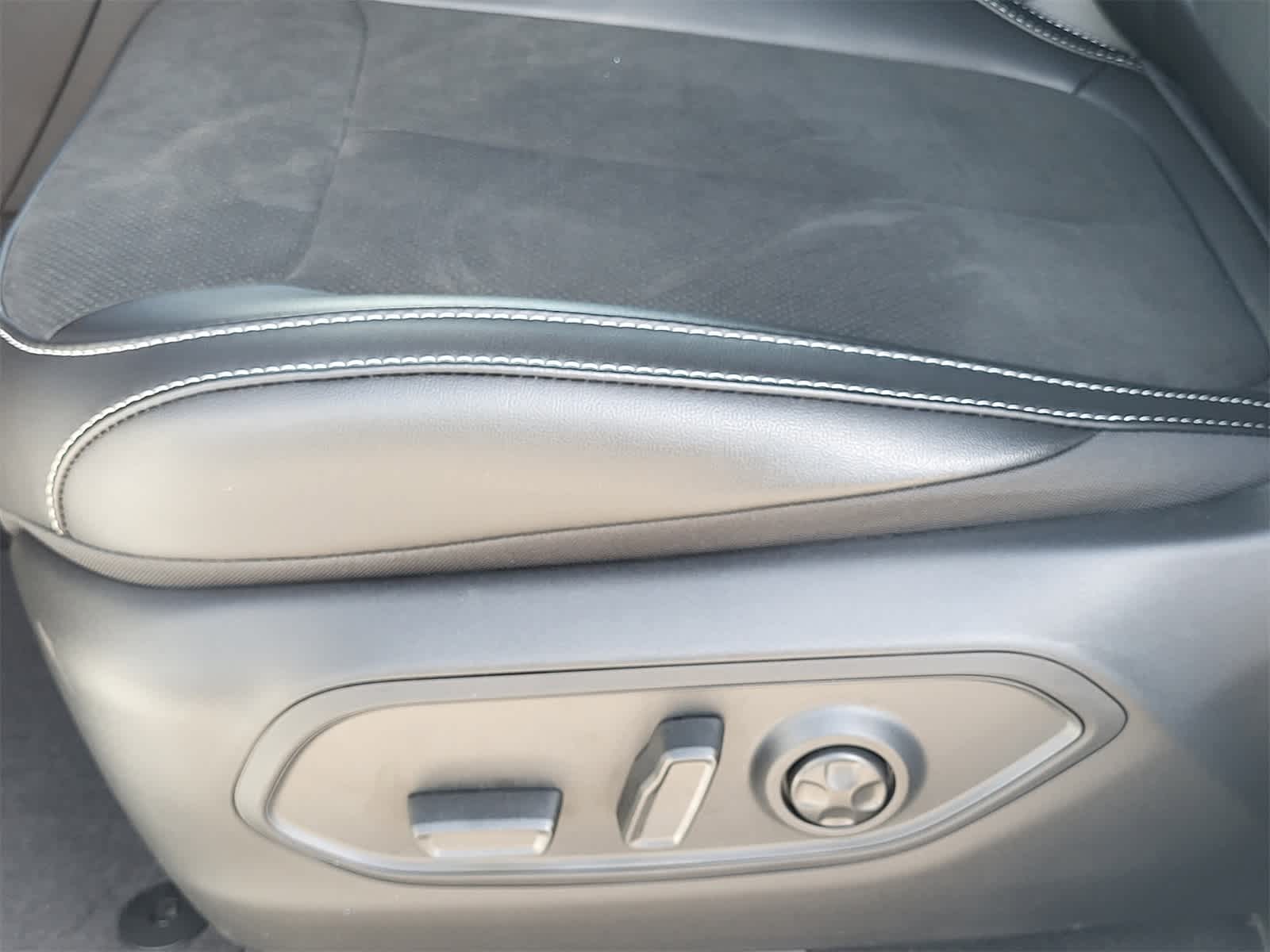 Thumbnail: 2026 Jeep Grand Cherokee - 12