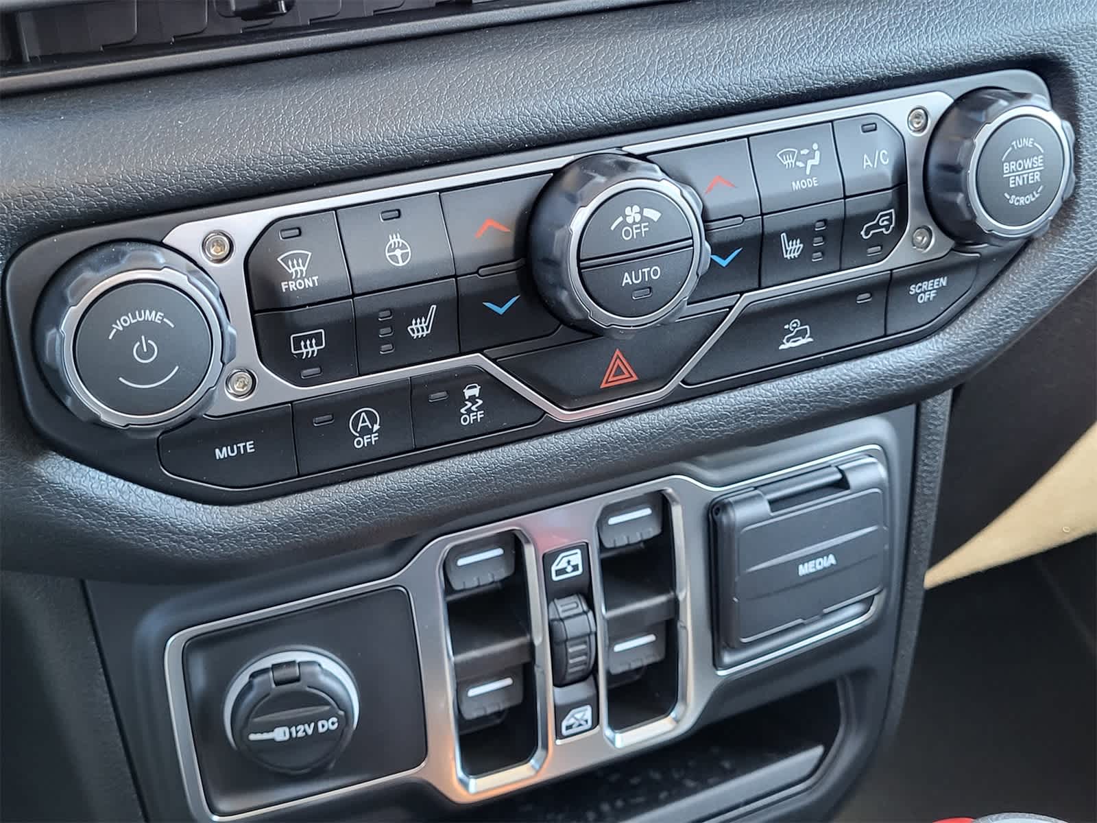 Thumbnail: 2025 Jeep Gladiator - 12