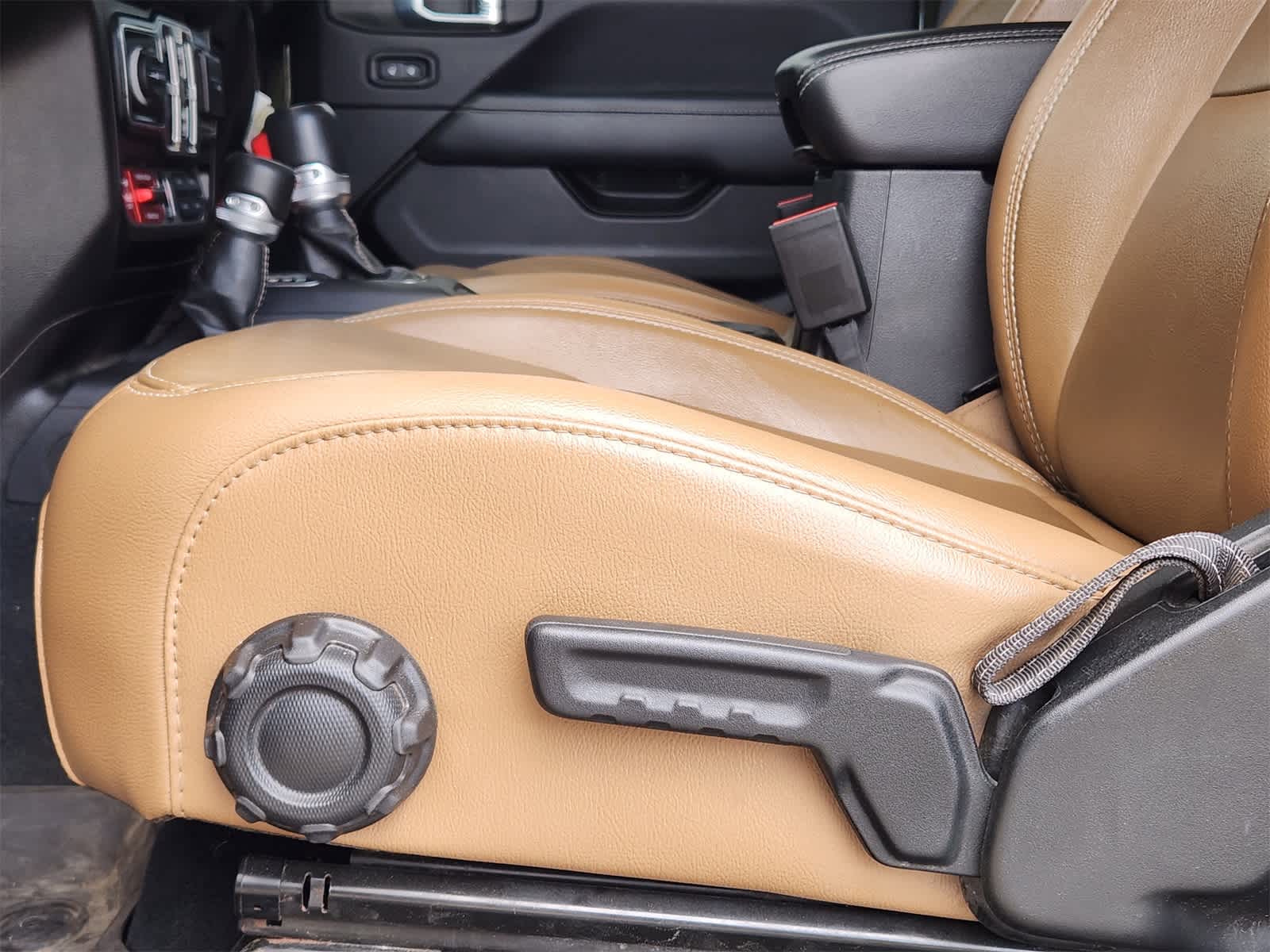 Thumbnail: 2021 Jeep Wrangler - 22