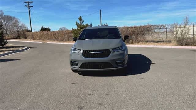 Thumbnail: 2025 Chrysler Pacifica - 3