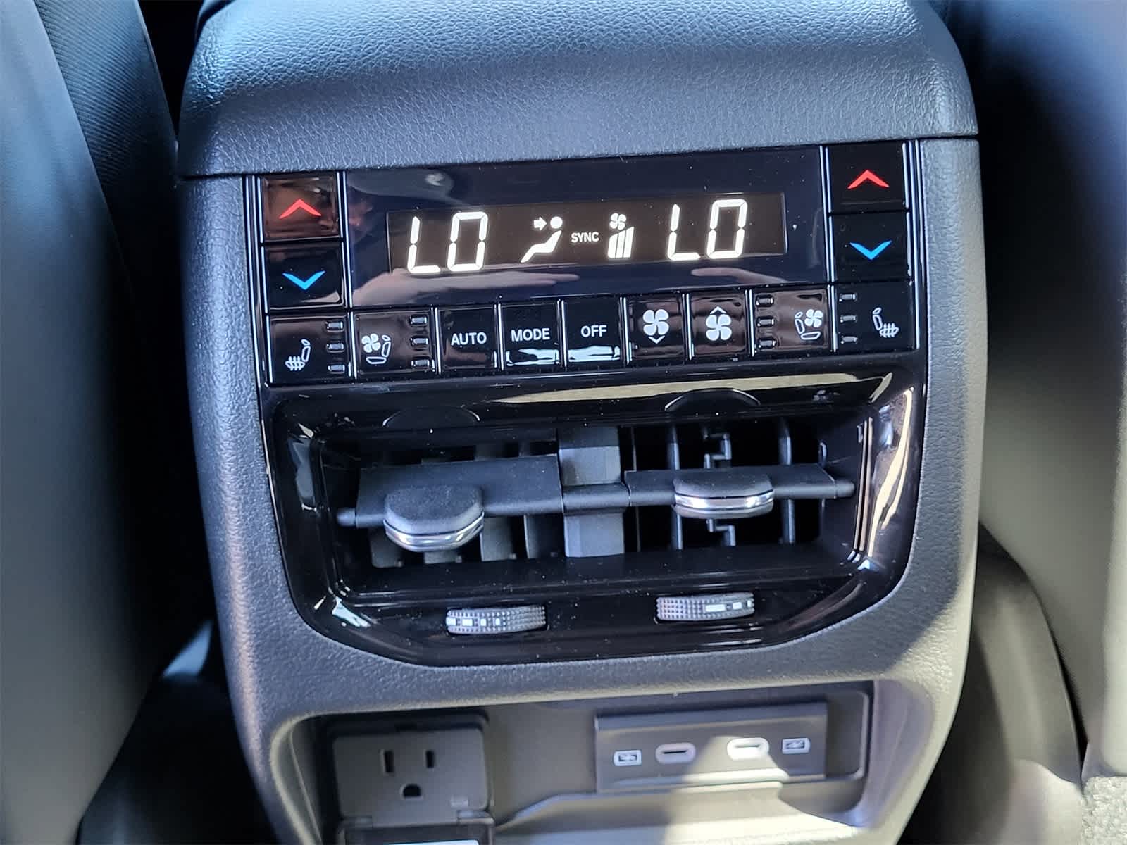 Thumbnail: 2026 Jeep Grand Cherokee L - 26