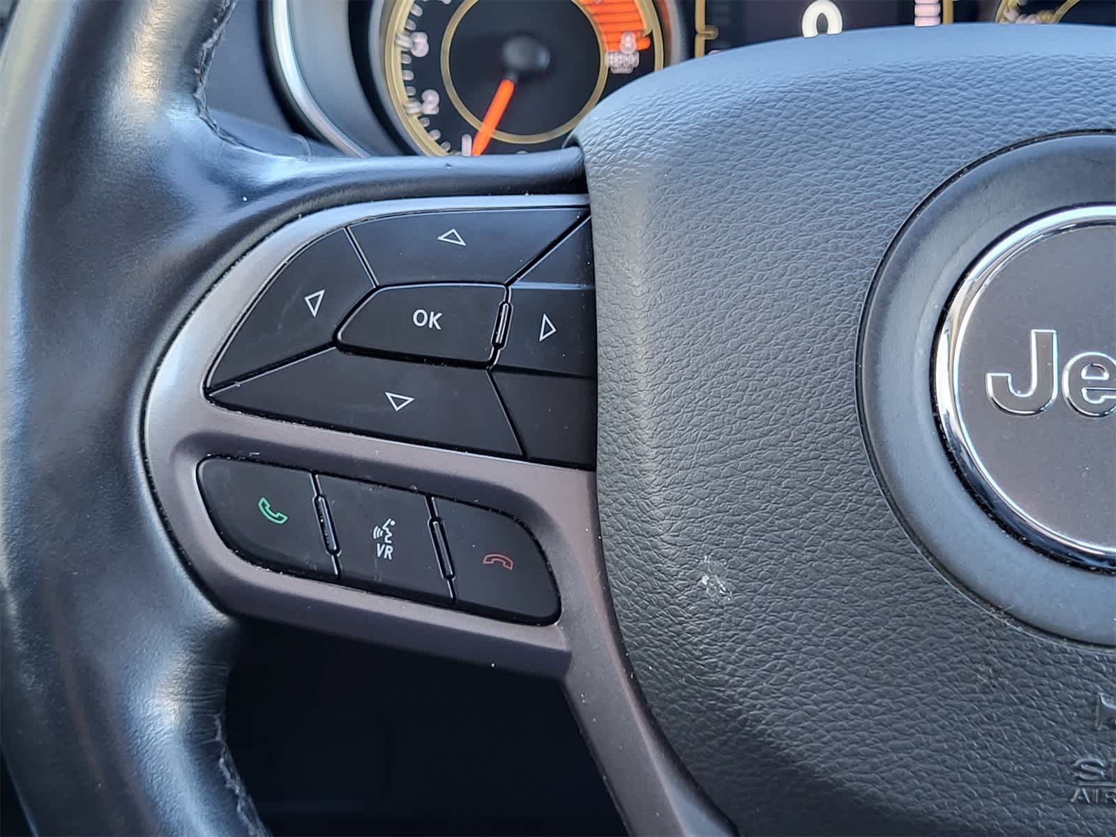 Thumbnail: 2021 Jeep Cherokee - 25