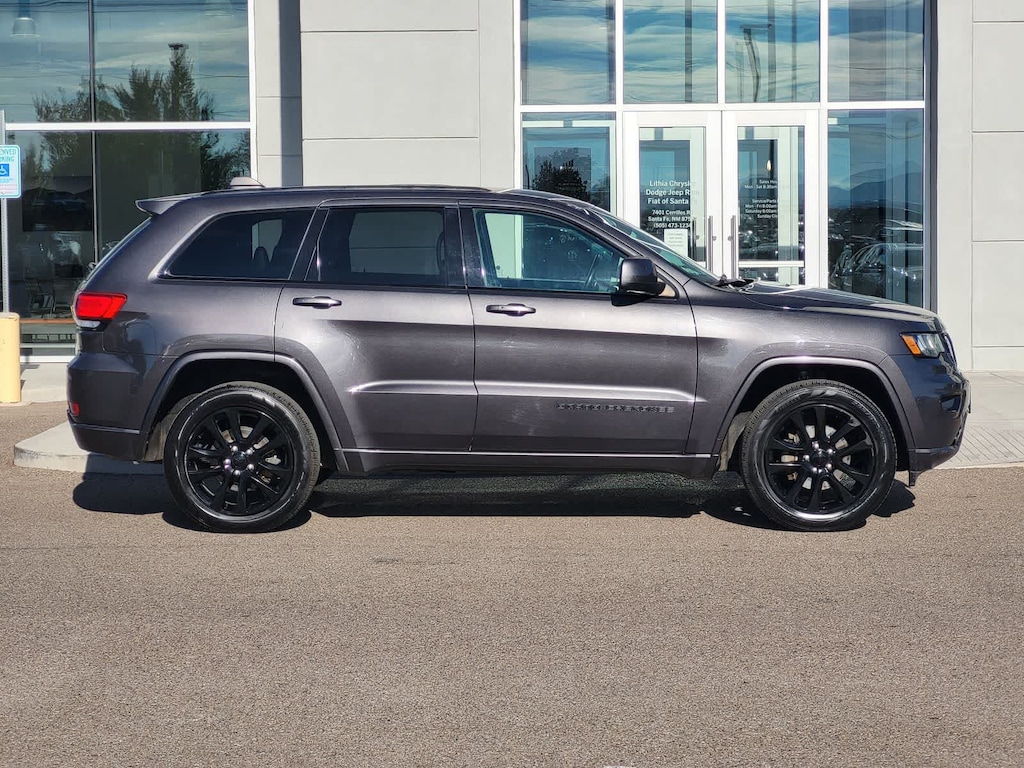 Used 2017 Jeep Grand Cherokee Laredo 4x4 SUV