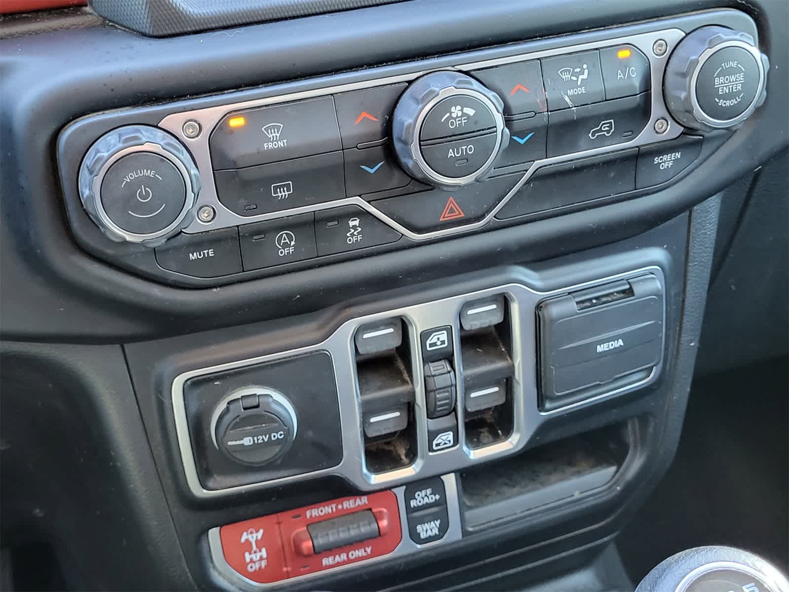 Thumbnail: 2021 Jeep Wrangler - 17