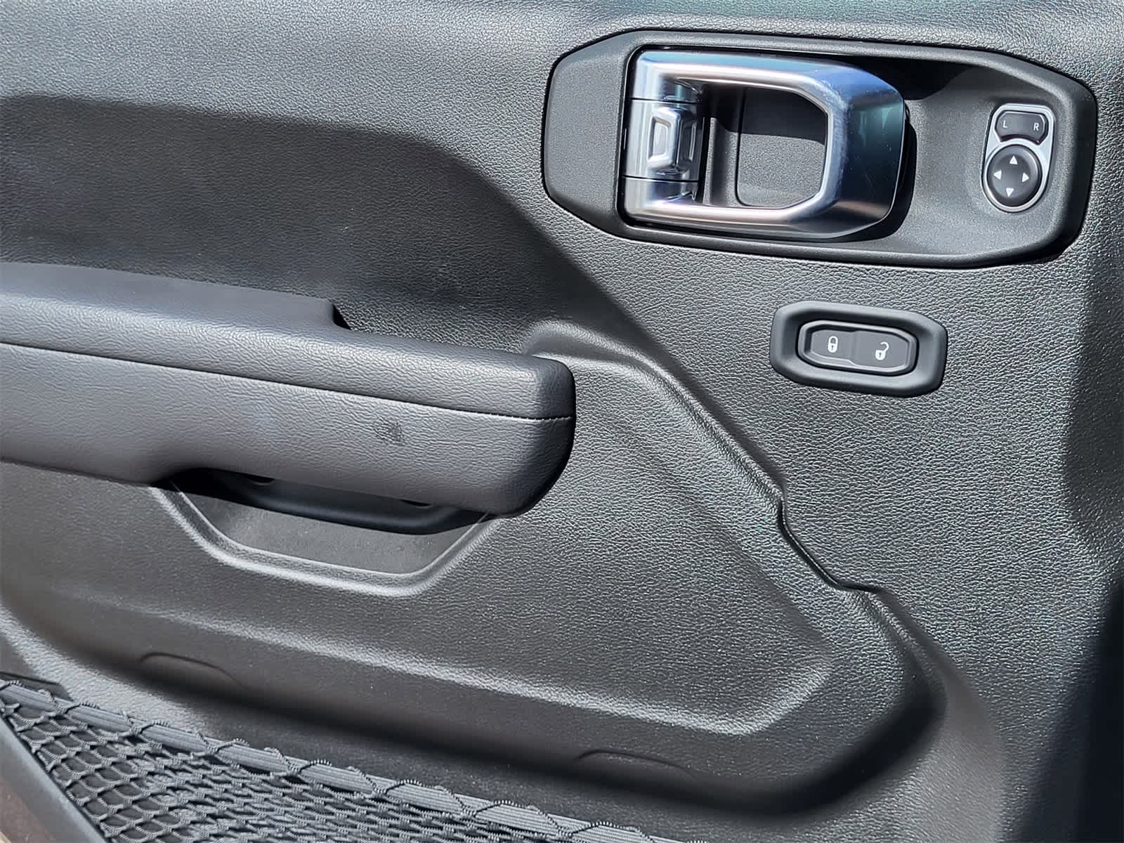 Thumbnail: 2025 Jeep Wrangler - 15