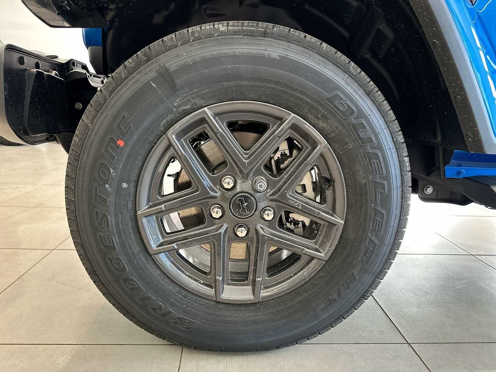 Thumbnail: 2025 Jeep Gladiator - 18