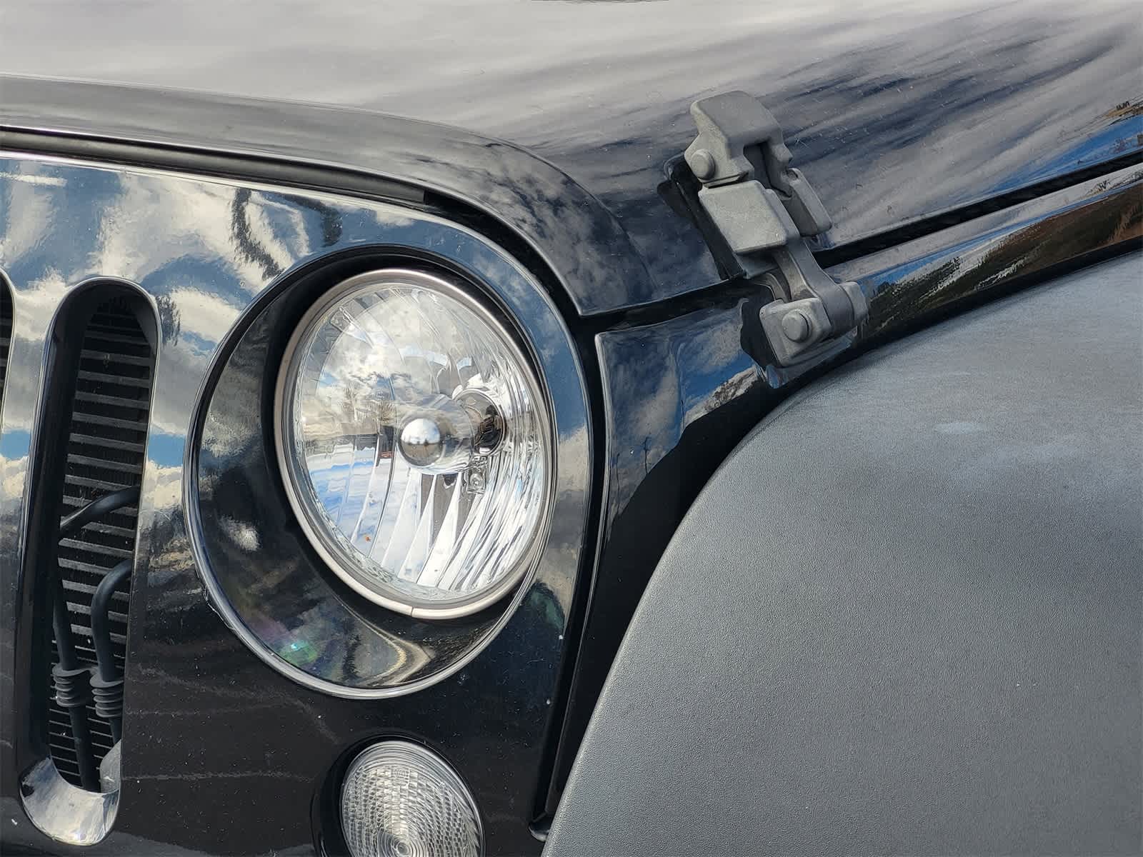 Thumbnail: 2016 Jeep Wrangler - 8