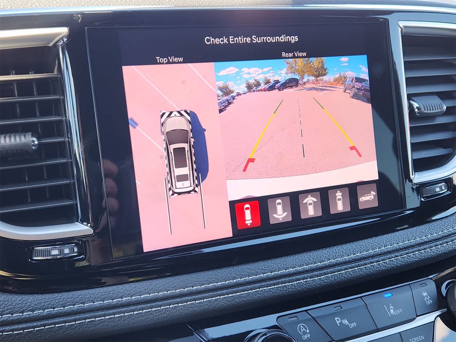 Thumbnail: 2026 Chrysler Pacifica - 15