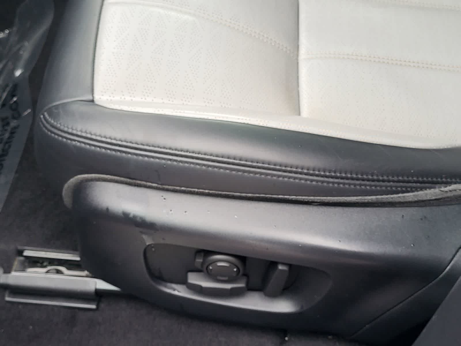 Thumbnail: 2020 Land Rover Range Rover Evoque - 13