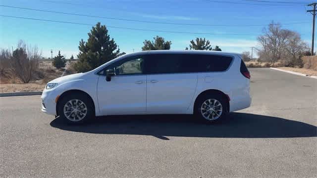 Thumbnail: 2025 Chrysler Pacifica - 5