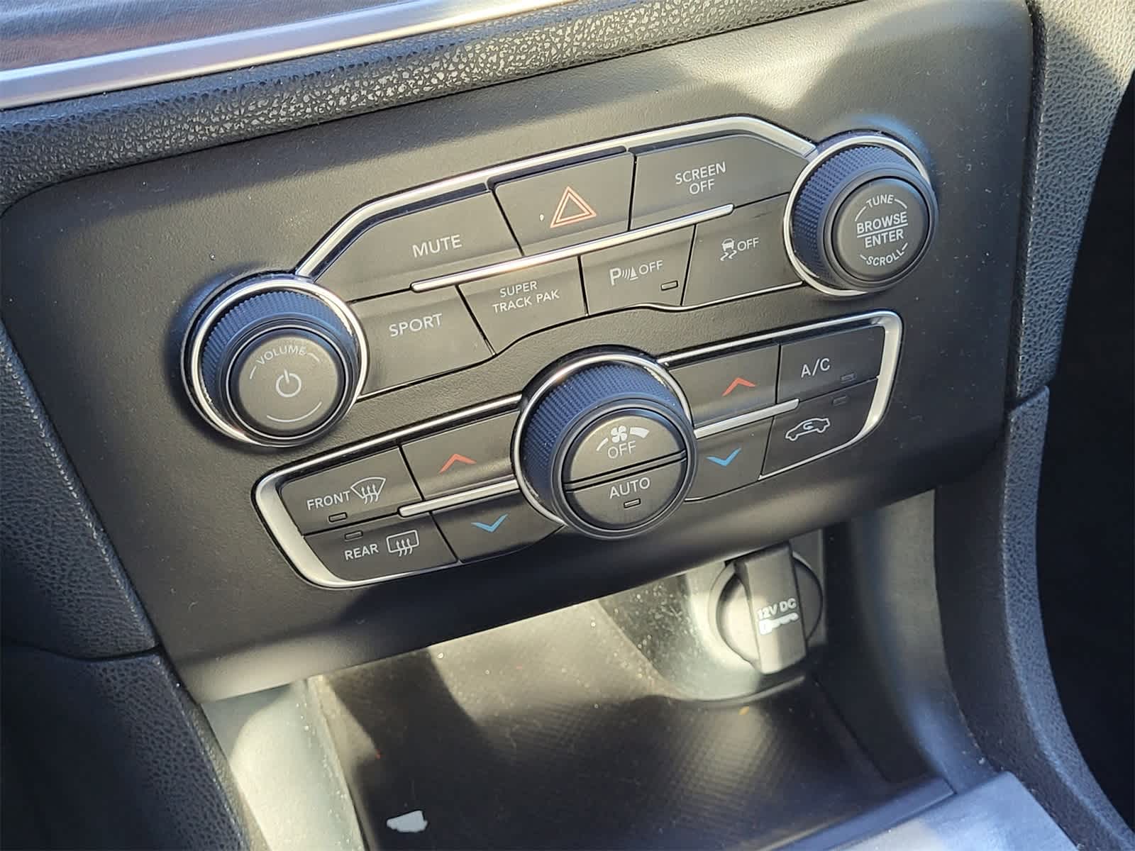 Thumbnail: 2017 Dodge Charger - 16