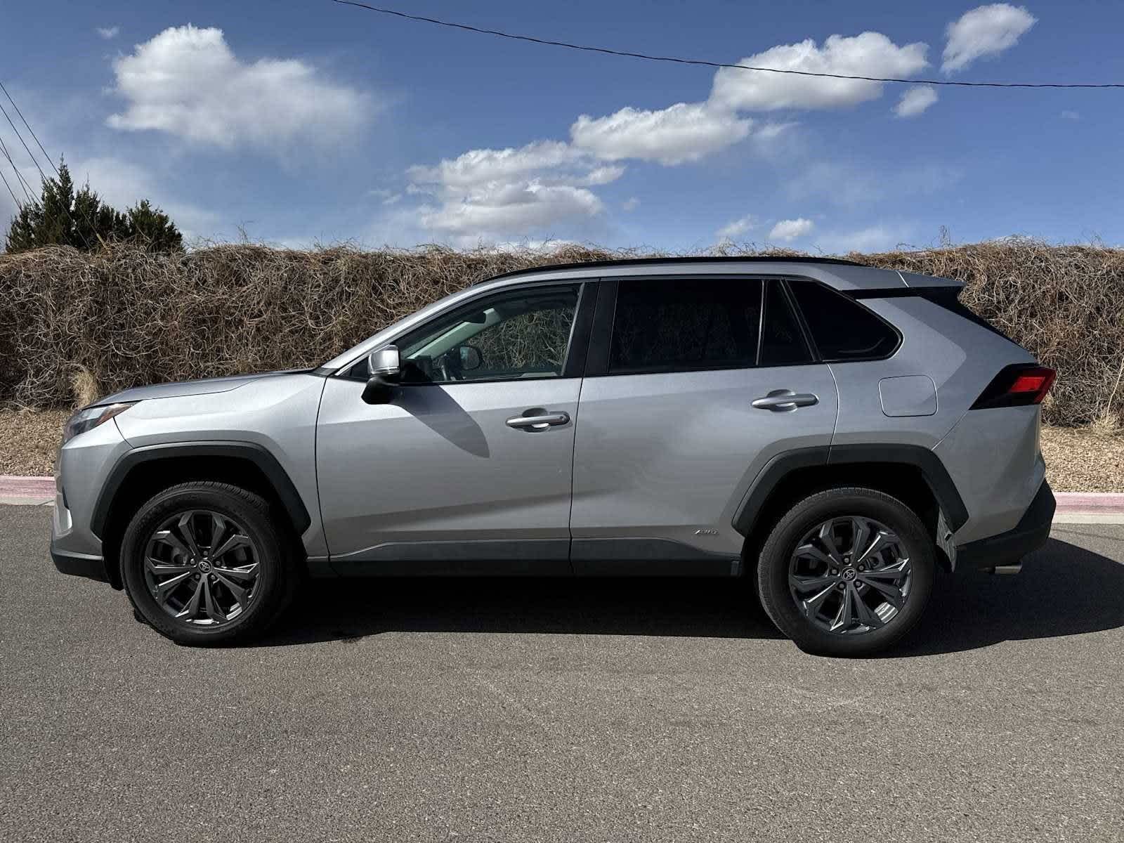 Thumbnail: 2022 Toyota RAV4 - 11