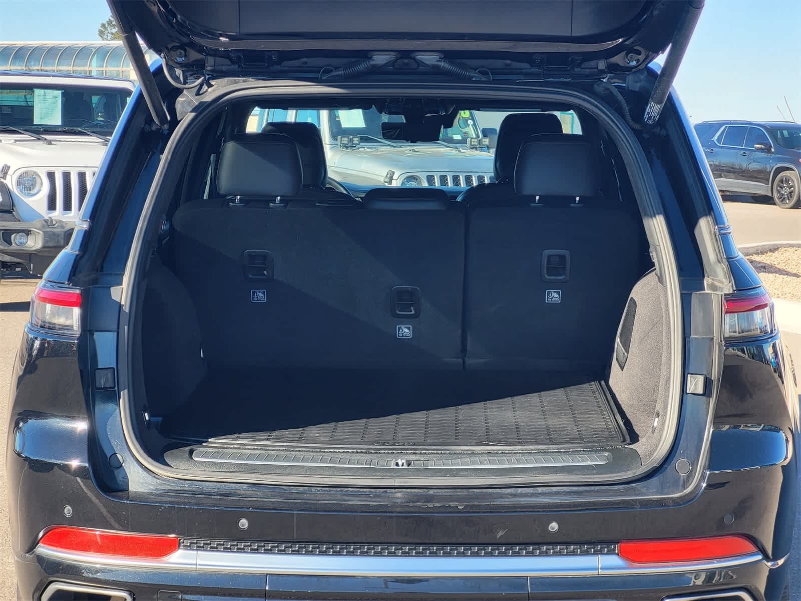 Thumbnail: 2023 Jeep Grand Cherokee - 31