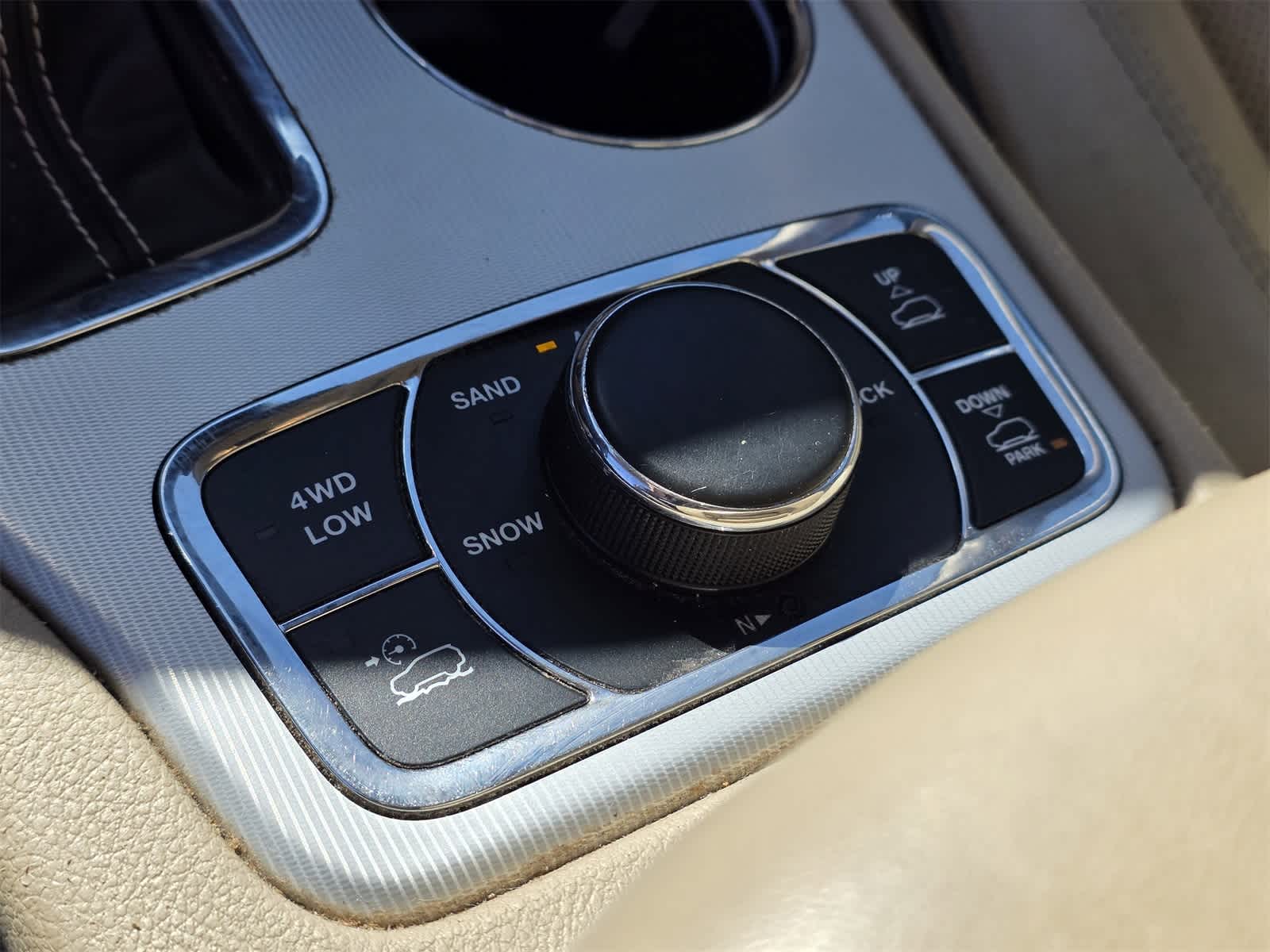 Thumbnail: 2018 Jeep Grand Cherokee - 25