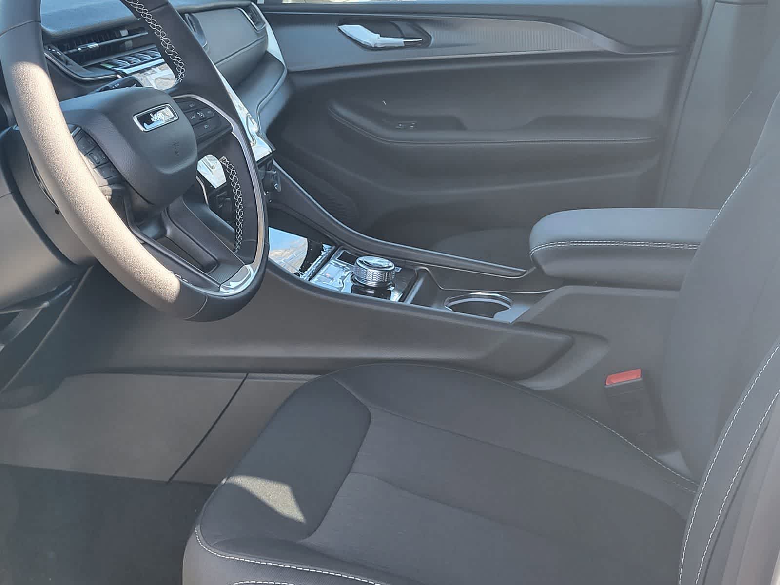Thumbnail: 2026 Jeep Grand Cherokee - 20