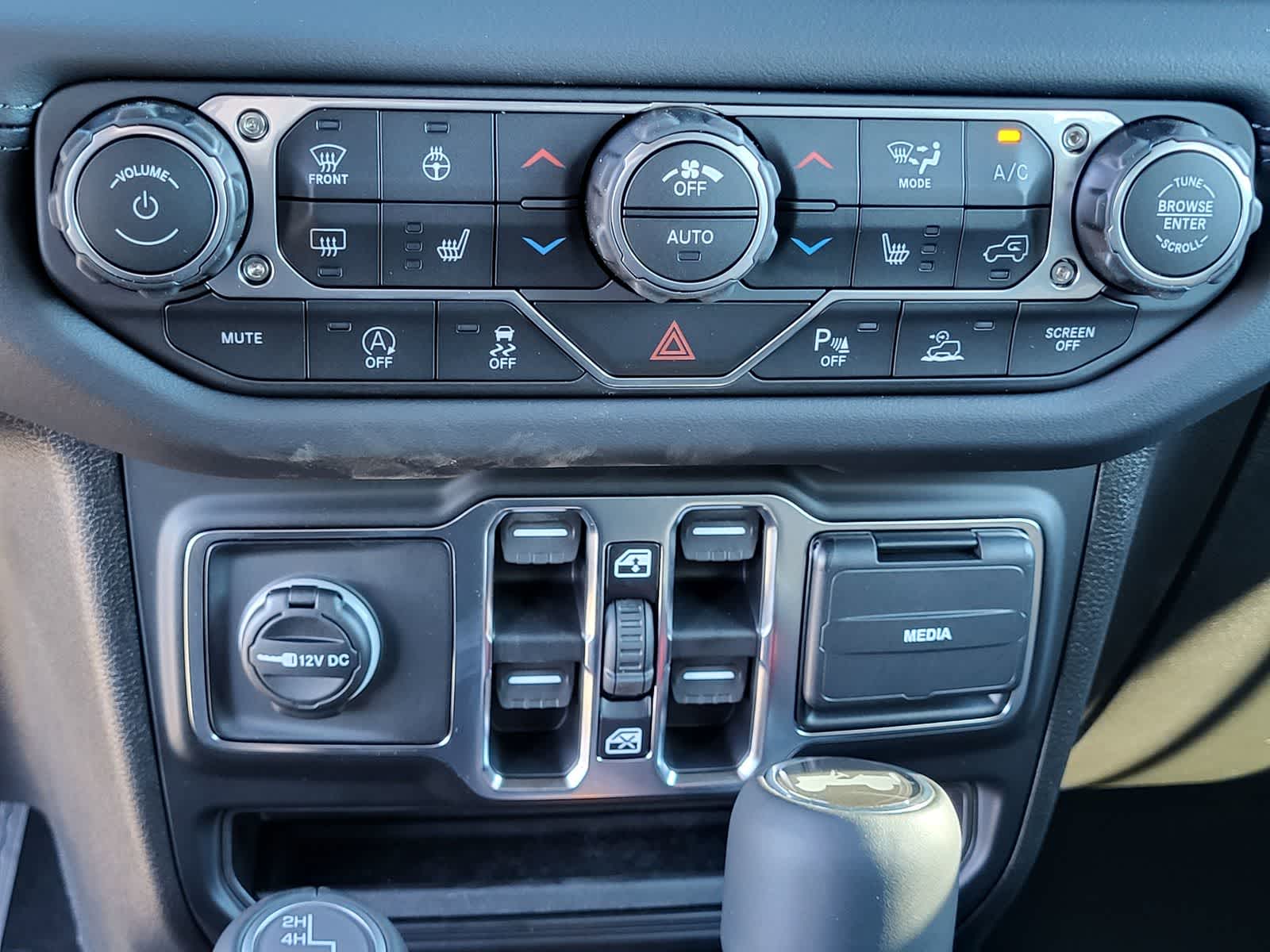 Thumbnail: 2026 Jeep Wrangler - 16