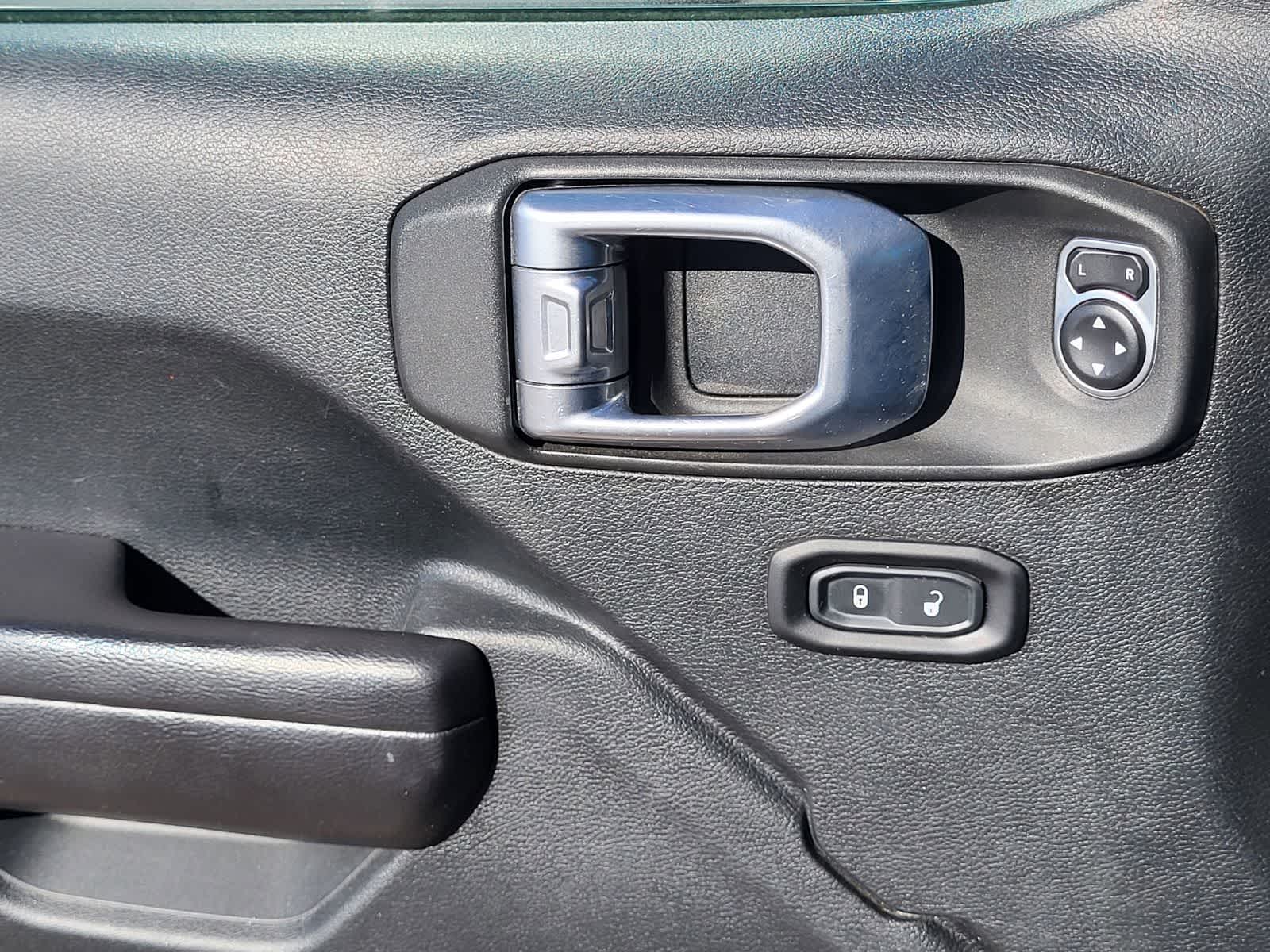 Thumbnail: 2020 Jeep Gladiator - 14