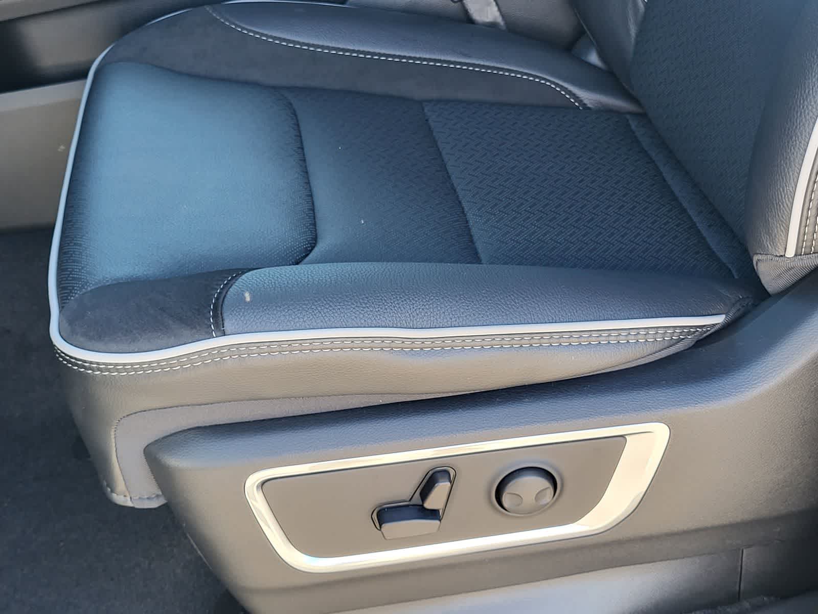 Thumbnail: 2026 RAM 1500 - 17