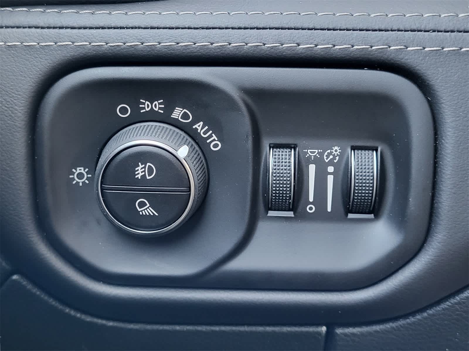 Thumbnail: 2026 RAM 1500 - 15