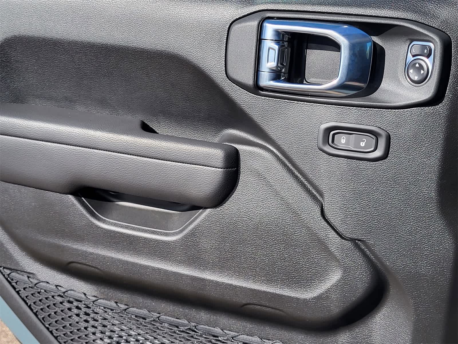 Thumbnail: 2025 Jeep Gladiator - 15