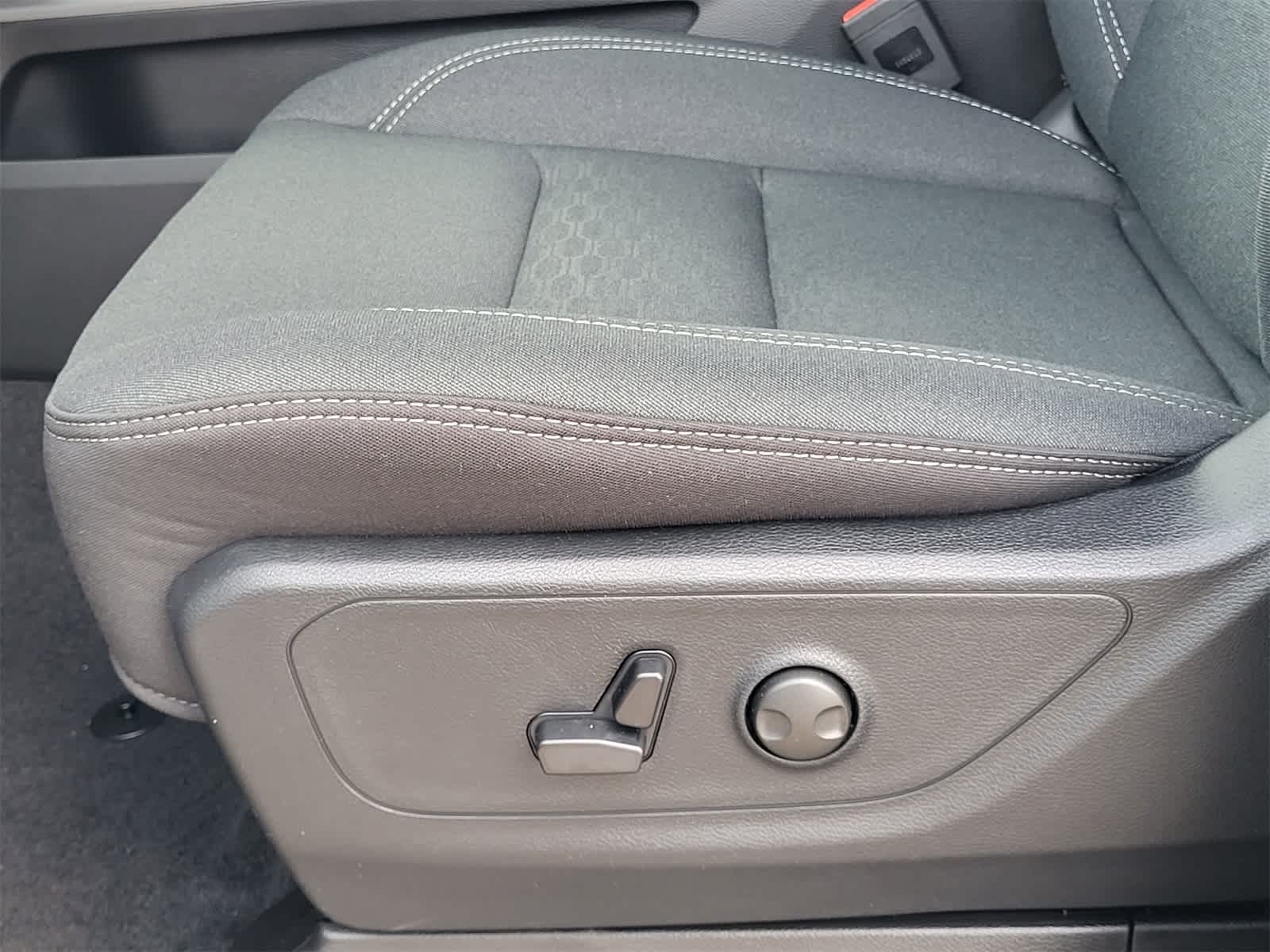 Thumbnail: 2026 RAM 1500 - 18