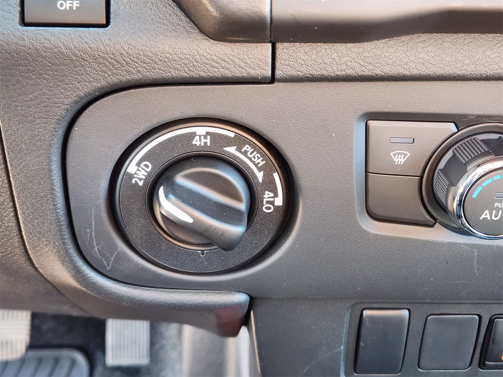 Thumbnail: 2025 Nissan Frontier - 23