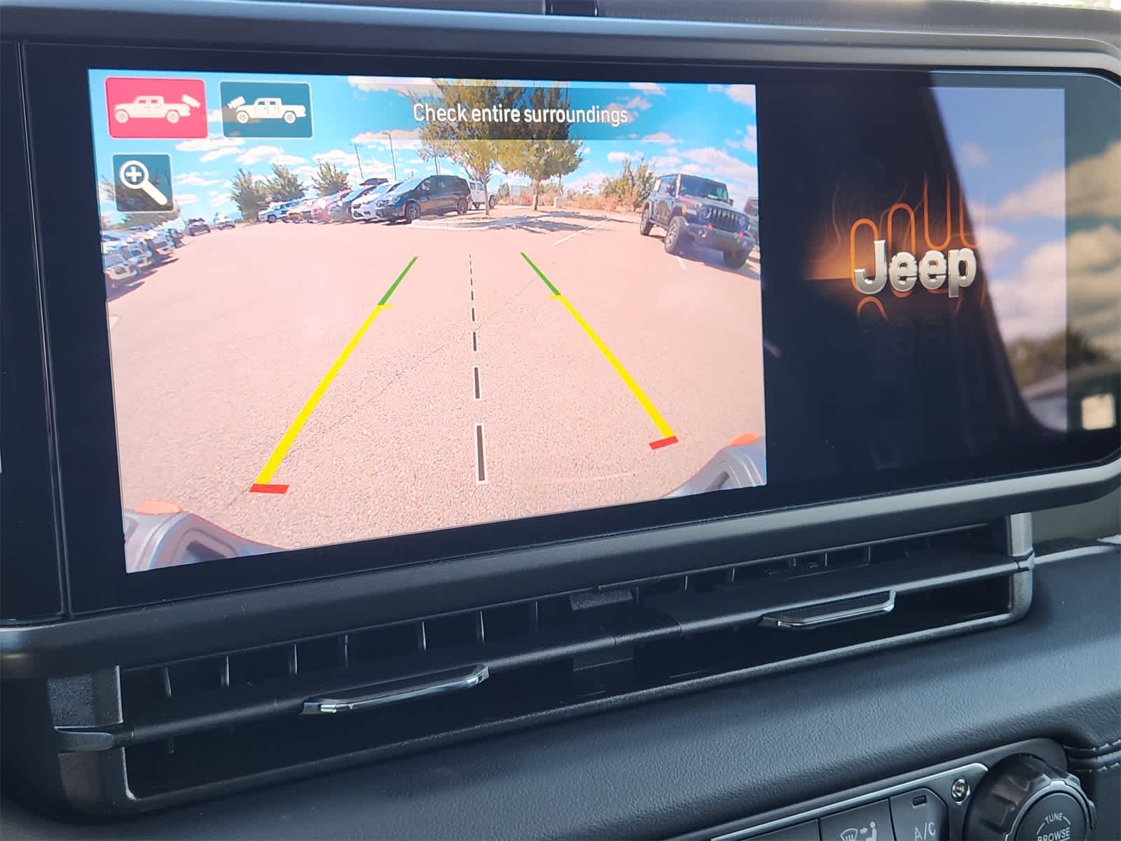 Thumbnail: 2025 Jeep Gladiator - 17