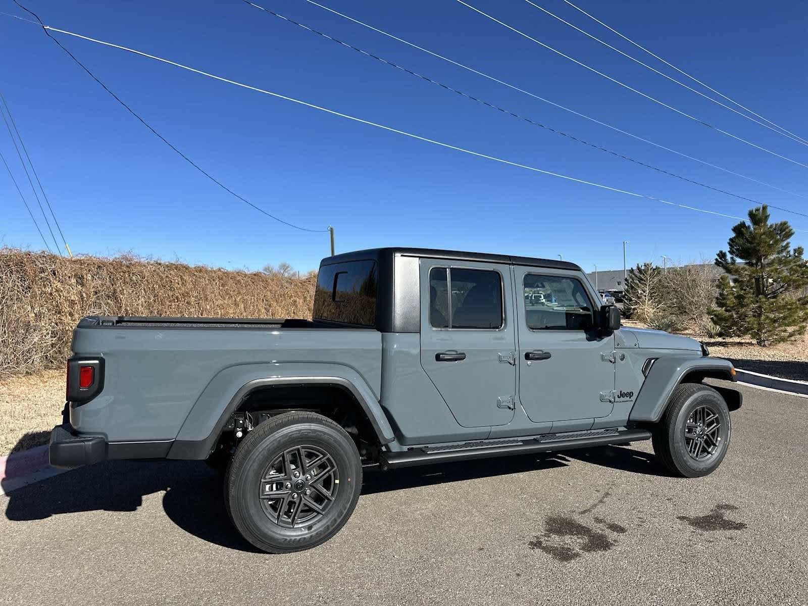 Thumbnail: 2025 Jeep Gladiator - 32