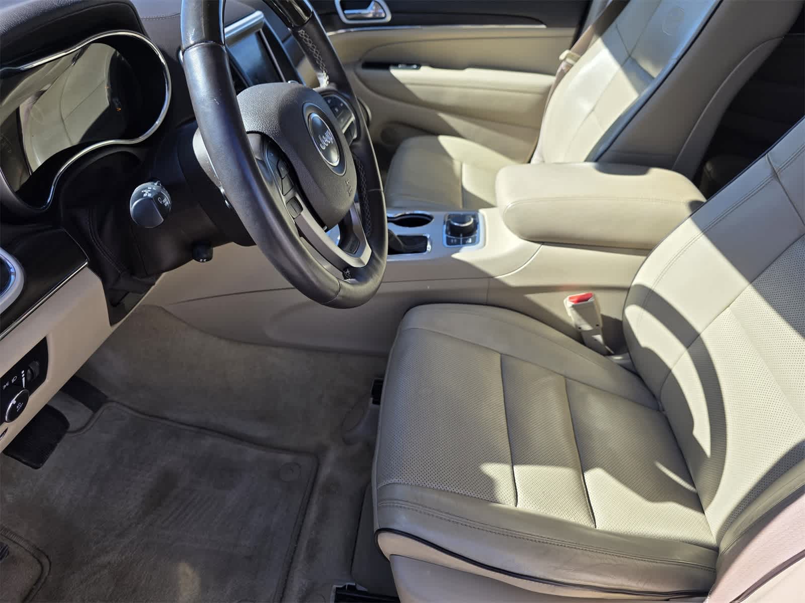 Thumbnail: 2018 Jeep Grand Cherokee - 14