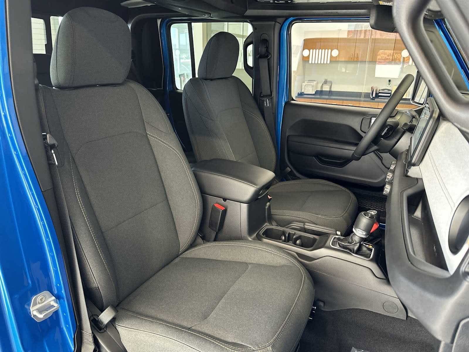 Thumbnail: 2025 Jeep Gladiator - 23