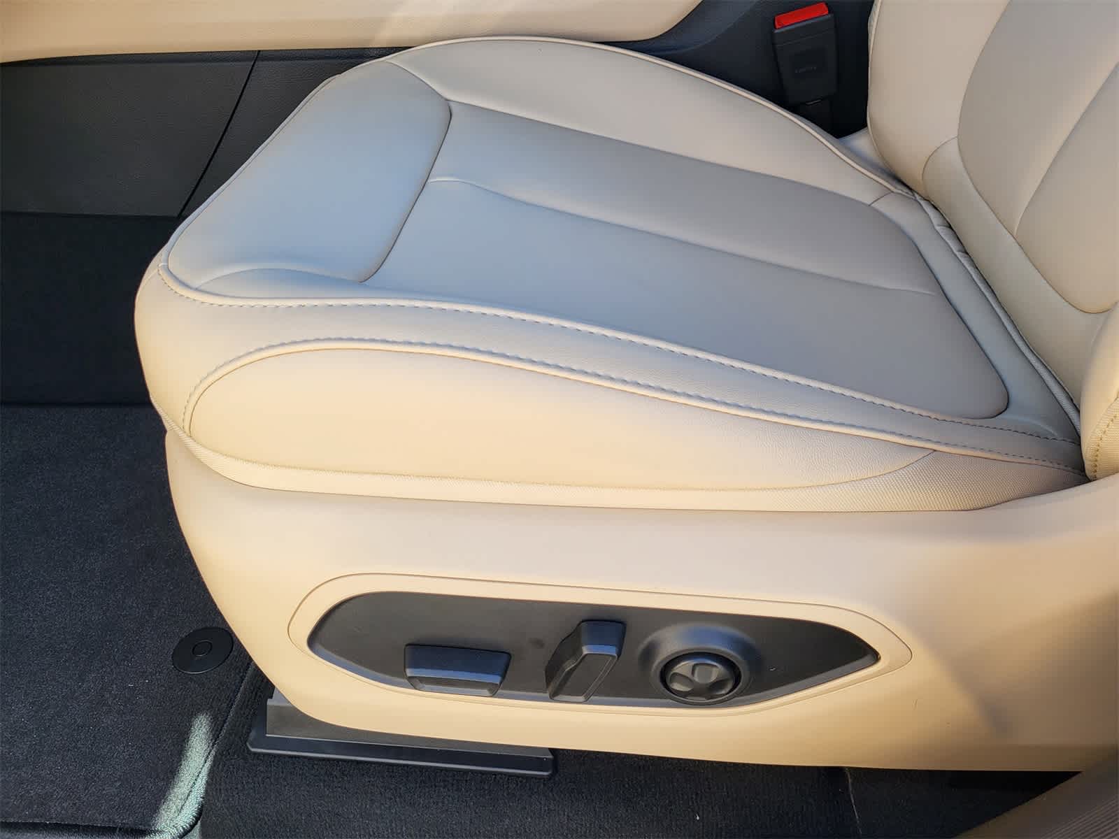 Thumbnail: 2025 Jeep Grand Cherokee L - 18