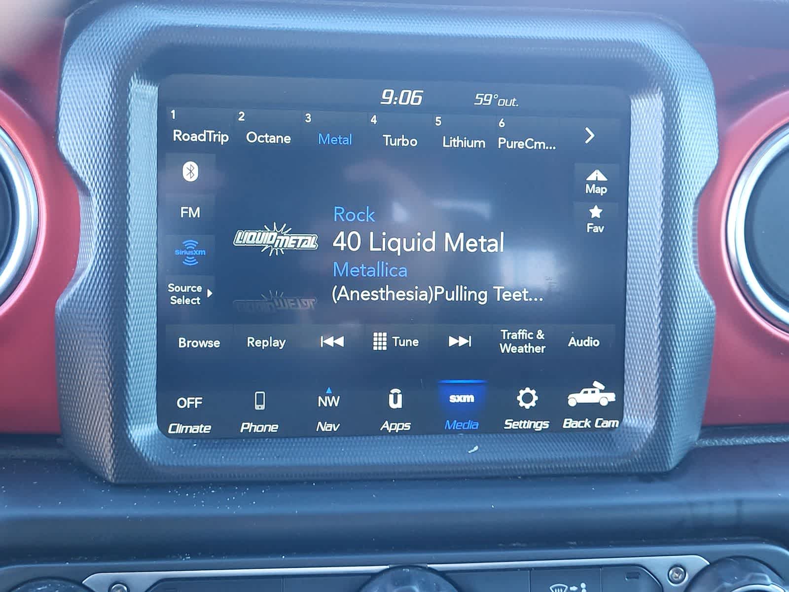 Thumbnail: 2020 Jeep Gladiator - 18