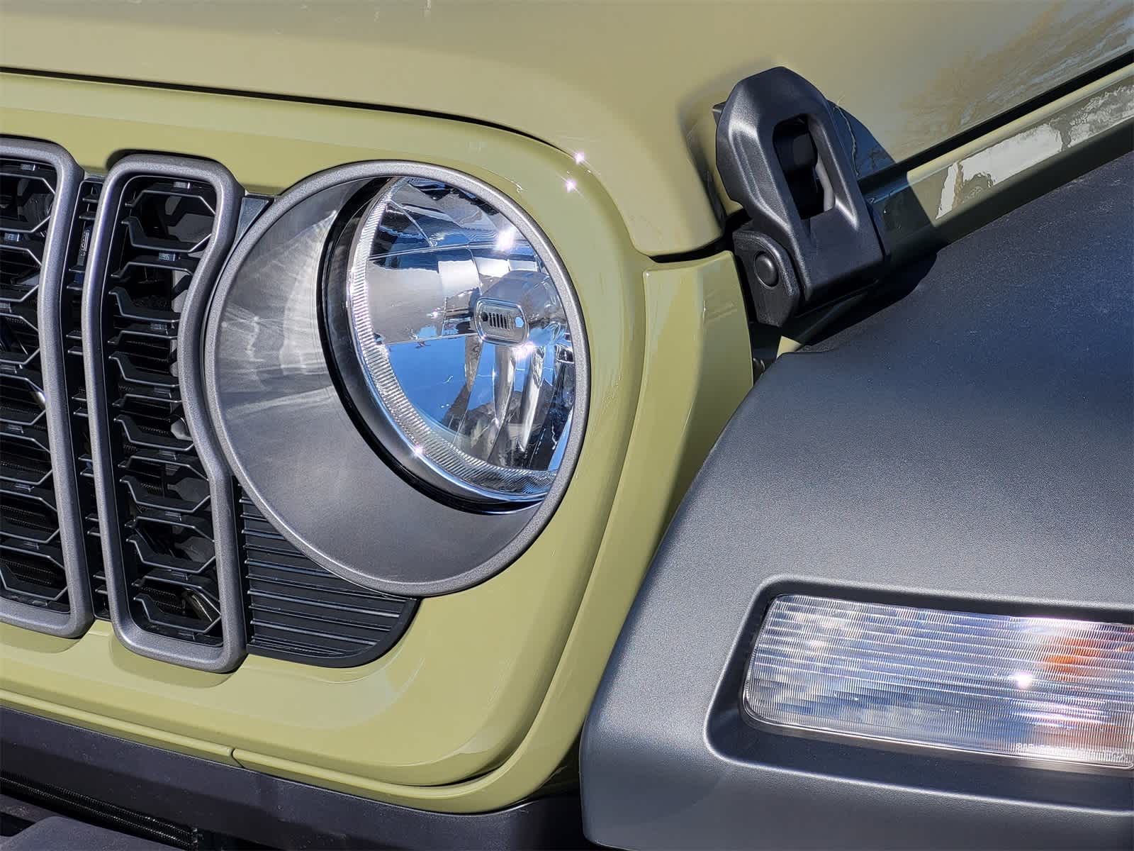 Thumbnail: 2026 Jeep Gladiator - 5