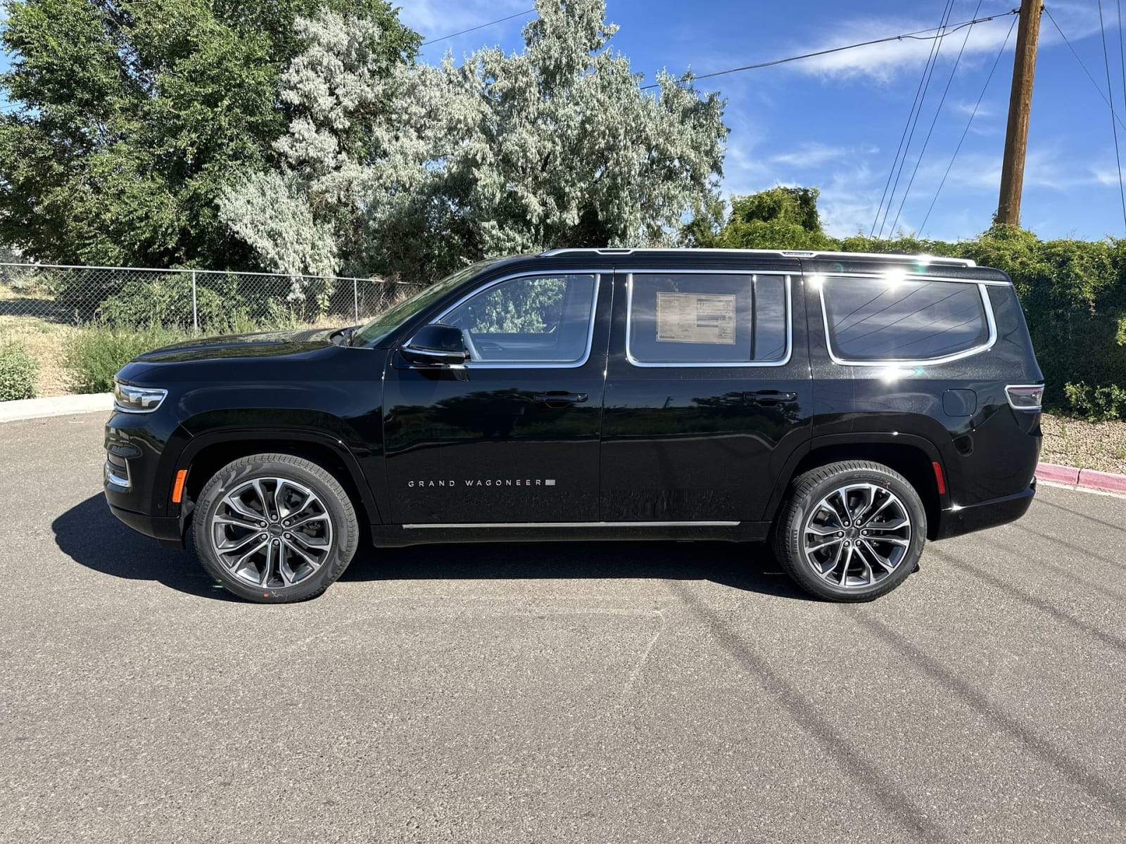 2023 Jeep Grand Wagoneer Series III 12