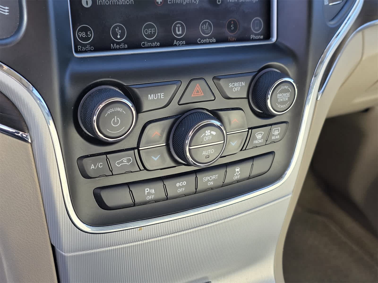 Thumbnail: 2018 Jeep Grand Cherokee - 23