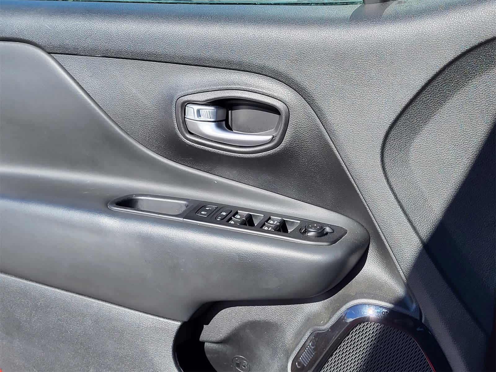 Thumbnail: 2022 Jeep Renegade - 15