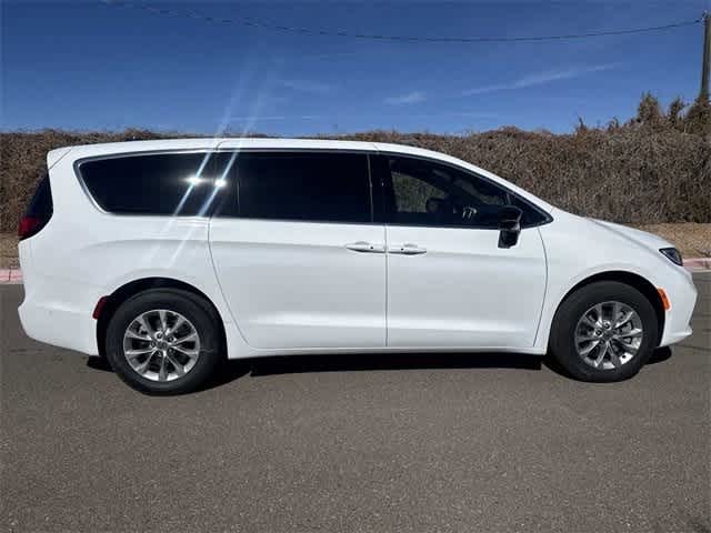 Thumbnail: 2025 Chrysler Pacifica - 30